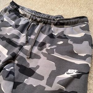 Mens Nike Sportswear Club Camo Joggers Large Like NEW
